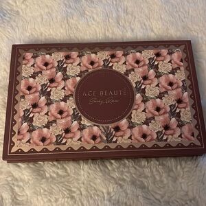 Ace Beaute Smoky Roses Eyeshadow Pallet